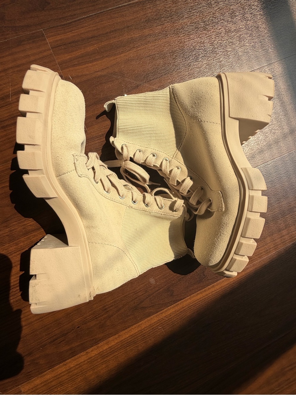 Steve Madden Lace-Up Ankle Boots in Ivory, size 8.5